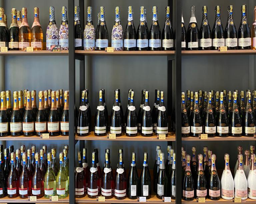 Descubre el Placer de Celebrar con Elegancia: Vinos y Licores Exquisitos en  Laguarda - LAGUARDA